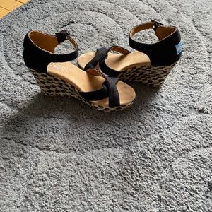 Toms espadrilles Black and Tan.